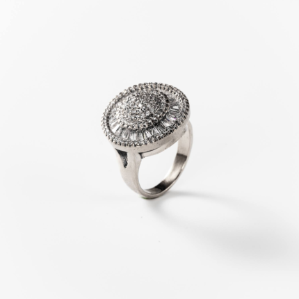 Sparkling vintage rhodium-plated metallic ring
